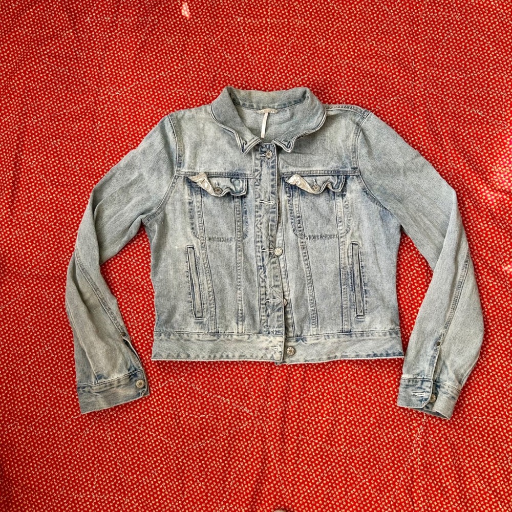 Free People Light Wash Denim Trucker Jacket Women Large Distressed Blue Jean